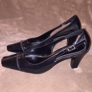 Liz Claiborne Sz 7.5 blk lthr 2.75” heels